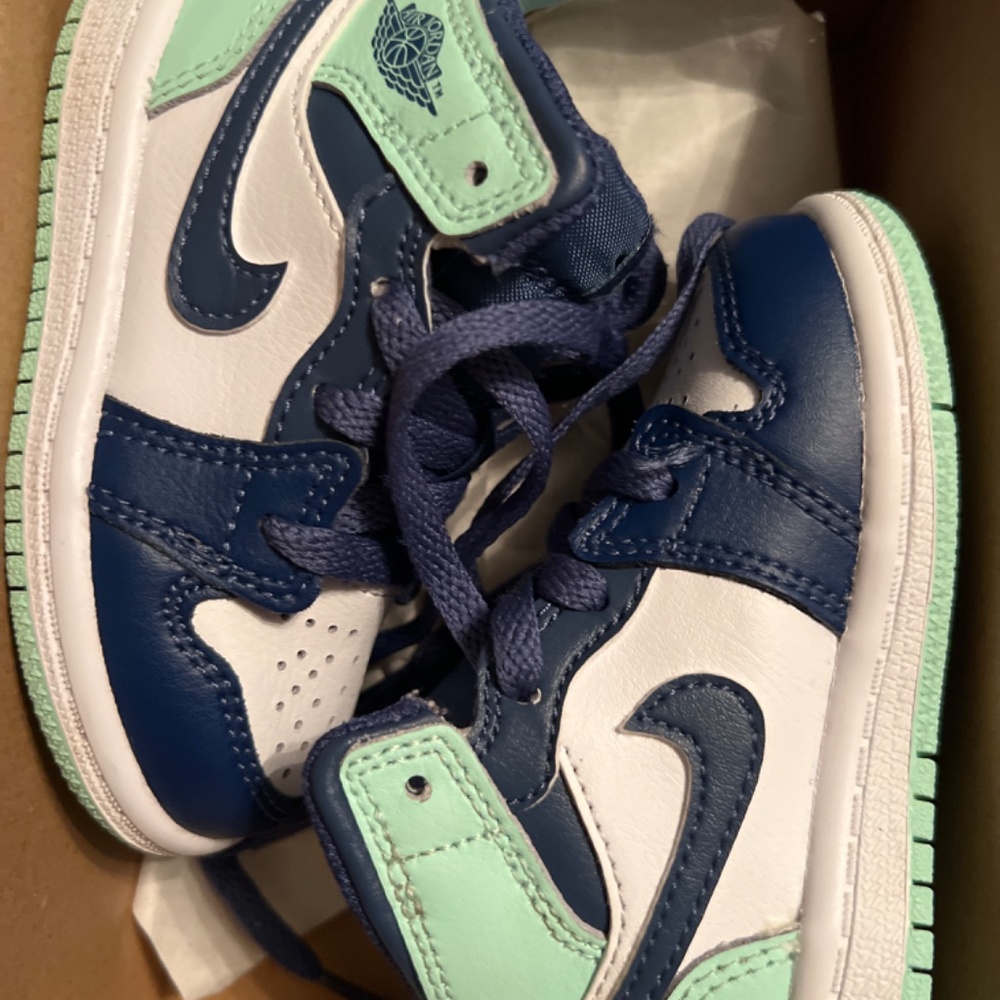 Jordan 1 Mid - Picture 2 of 5